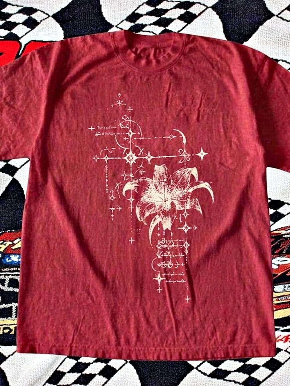 Graphic Short Sleeve Tee in Red Like New